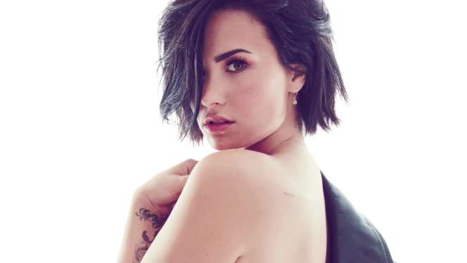 SPOTIFY - A Spotify toplistájának az élét, újfent meghódította Demi Lovato, akinek pár hónappal ezelőtt már górcső alá vettük a „Demi” címet viselő albumát, amit úgy jóformán szét is szedtünk darabkáira.