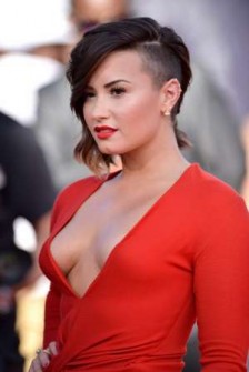 SPOTIFY - A Spotify toplistájának az élét, újfent meghódította Demi Lovato, akinek pár hónappal ezelőtt már górcső alá vettük a „Demi” címet viselő albumát, amit úgy jóformán szét is szedtünk darabkáira.