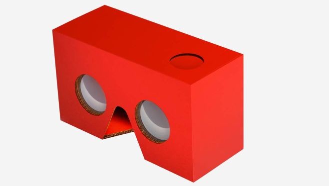A Google Cardboardhoz hasonlóan itt is egy okostelefont kell használnunk a VR-élmény céljából.