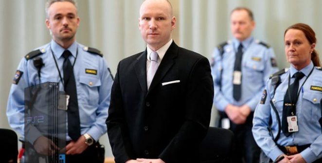 A norvég bíróság ítéletet is hozott: egyrészt Breiviknek tartozik a norvég állam 330 ezer norvég koronával (~11.12 millió forinttal), mivel „az embertelen és megalázó bánásmód tilalma alapvető érték egy demokratikus társadalomban. Ez még akkor is igaz, ha terroristákkal vagy gyilkosokkal való bánásmódról van szó.”