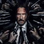 FILMELŐZETES - Amikor a John Wick 2014-ben megjelent, senki sem tudta megjósolni, hogy egy világszerte sikeres franchise-t fog szülni, több folytatással és spinoffal. A film segített az ex-kaszkadőr Chad Stahelskinek és David Leitchnek abban, hogy filmrendezőként megalapozzák magukat, akikkel számolni kell.