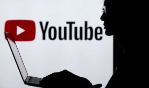 szerzői jog - A YouTube jelenleg Indiában tesztel egy olyan fícsőrt, ami a keresési eredmények között információs szekciókat mutat, és ezek az adatok a YouTube tényellenőrző partnerei révén bukkannak fel az oldalon angol és hindi nyelven.