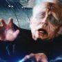 Maga Ian McDiarmid emlékezik vissza rá, hogy Lucas-szal beszélgetett és konkrétan rákérdezett, hogy a Star Wars ikonikus karaktere: Palpatine császár „végleg” meghalt-e és Lucas ezt megerősítette.