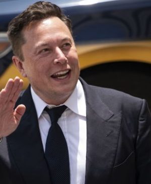 TECH HÍREK - Elon Musk nem akarta, hogy a Tesla Model Y-nak kormánykereke legyen, ezért a mérnökök a háta mögött fejlesztették ki az autót egy új könyv szerint.