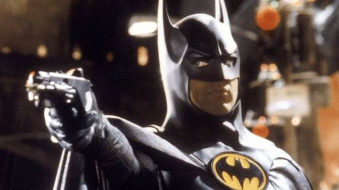 MOZI HÍREK - Az HBO Max Batgirl című filmjének forgatásán készült fotókon megpillanthatjuk Michael Keaton visszatérését Batmanként, a klasszikus denevérruhában.