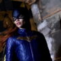 MOZI HÍREK - A Warner Bros. úgy tűnik, hogy példátlan lépésre szánta el magát, és teljesen törölte a Batgirl-filmet, amely mostantól nem jelenik meg sem a mozikban, sem az HBO Max-on... Michael Keaton