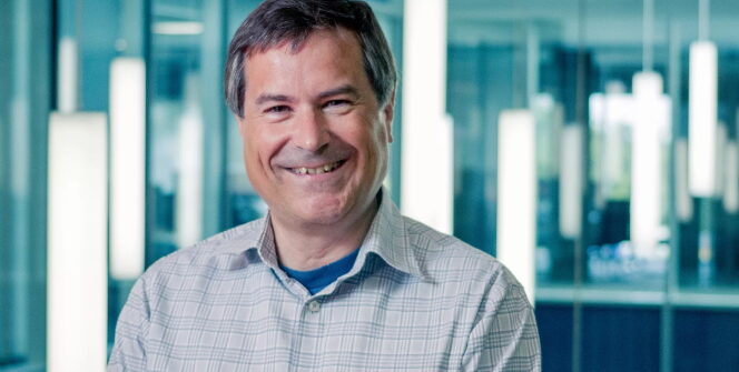 David Braben az Elite Dangerous mellett a Planet Coaster, illetve más népszerű sagákért felelős Frontier Developments vezérigazgatója volt.