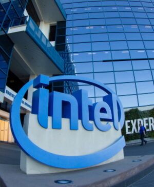 TECH HÍREK - Az Intelnek egy évtizedre megtiltják, hogy gyárakat építsen Kínában, ha elfogadja a CHIPS Act készpénzét. Amit feltétlenül meg is fog tenni.