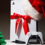 TECH HÍREK - A karácsonyi ajándékvásárlási szezon már javában tart, a Sony PlayStation 5 pedig a jelek szerint az egyik legnépszerűbb ajándék idén.