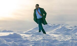 FILMKRITIKA - A Luther: A lemenő nap egy nagyszabású és merész folytatása a BBC népszerű krimisorozatának, amelyben Idris Elba alakítja a zseniális, de problémás londoni nyomozót, John Luthert.