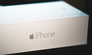 TECH HÍREK - A francia szabályozó hatóságok kedden felszólították az Apple-t, hogy állítsa le az iPhone 12 készülék értékesítését, mivel az túl sok elektromágneses sugárzást bocsát ki.