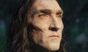 MOZI HÍREK - A Gyűrűk Ura: A Hatalom Gyűrűi első évadban Joseph Mawle játszotta Adar karakterét, most azonban Sam Hazeldine-nak kell megformálnia az ősi ork vezért...