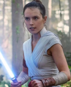 MOZI HÍREK - Daisy Ridley azután szólalt meg, hogy kiábrándító híreket kaptunk a Rey karakterével foglalkozó Csillagok Háborúja-folytatásról...