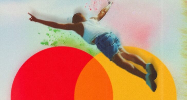 FILMKRITIKA – Csizmadia Attila és Topolánszky Tamás Yvan dokumentumfilmje, a Fesztiválország zenés, nosztalgikus körutazás: negyven év fesztiválőrületét sűríti egyetlen, lüktető élménnyé, archív kincsekkel és emblematikus szereplőkkel idézve fel a szabadság ünnepét.