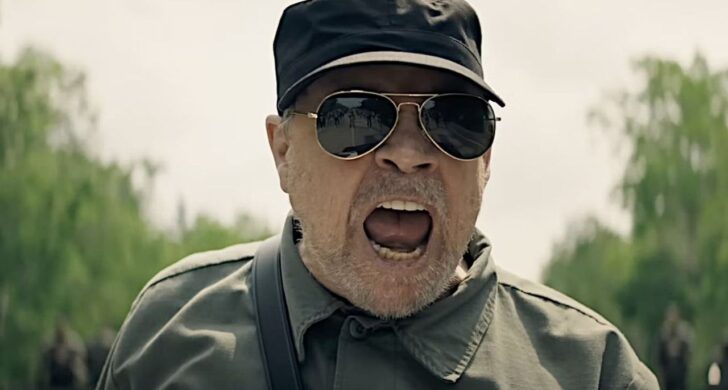 Mark Hamill még a levágott kezű Luke Skywalkerként sem üvöltött ekkorát, mint A hosszú menetelés katonájaként [VIDEO]