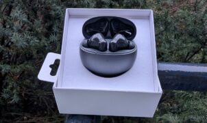 TECH TESZT - A Huawei FreeBuds 7i papíron pontosan azt tudja, amit ma egy megfizethető, zajszűrős, vezeték nélküli fülestől elvárunk: intelligens ANC, térhangzás, LDAC és egy maréknyi okos extra.