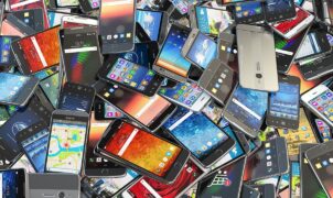 TECH HÍREK – Esélyes, hogy az amerikaiaknak az első lépésük az új telefon vásárlásakor az lesz, hogy az Apple-nek és a Google-nek megerősítsék életkorukat.